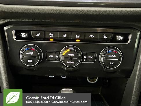 Used 2021 Volkswagen Tiguan SE w/ Panoramic Sunroof Package image 9