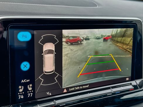 Used 2024 Volkswagen Atlas Cross Sport SE image 18