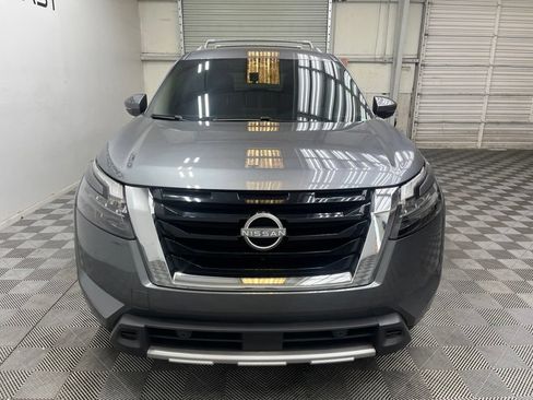 Used 2025 Nissan Pathfinder SL FWD image 9