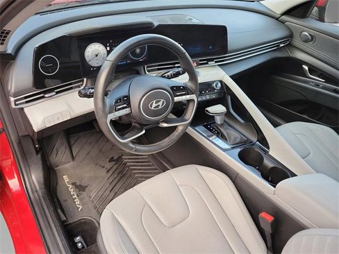 Used 2025 Hyundai Elantra Limited image 11