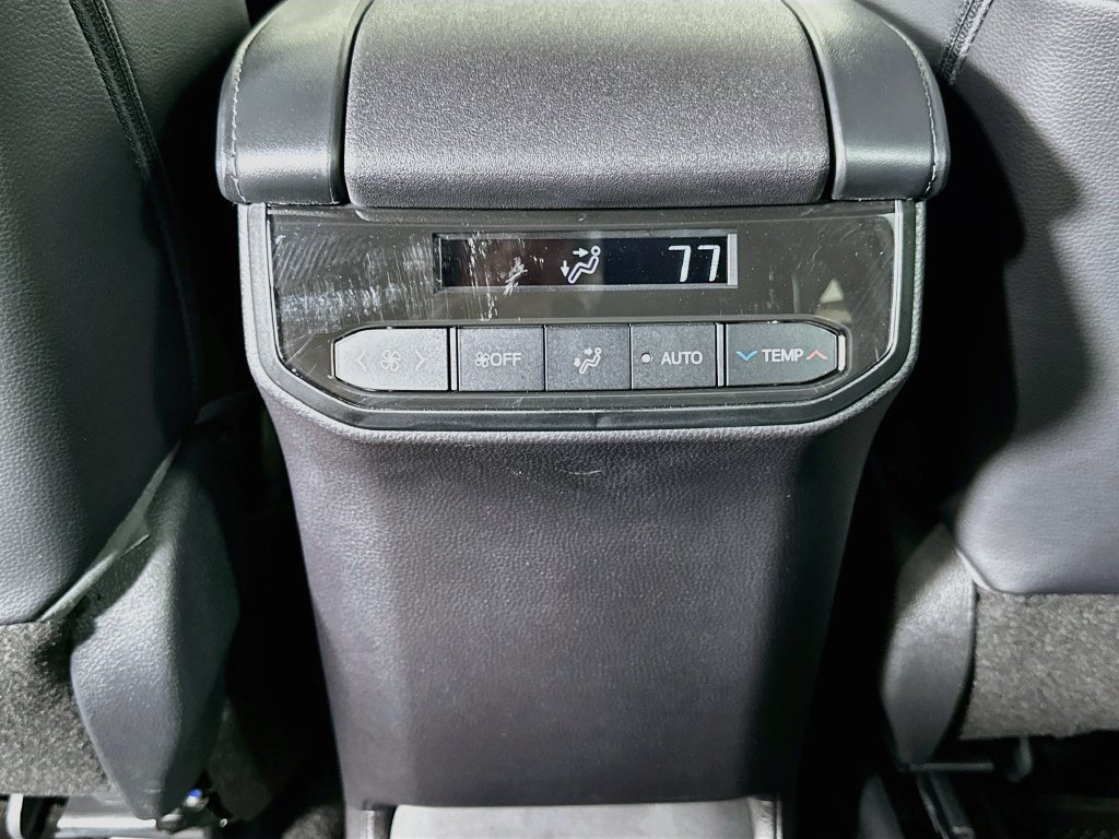 Used 2023 Toyota Highlander XLE FWD image 25