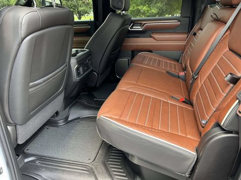 Used 2025 GMC Sierra 2500 Denali Ultimate w/ Max Trailering Package AWD/4WD image 9