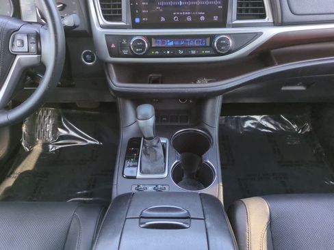 Used 2016 Toyota Highlander Limited FWD image 19