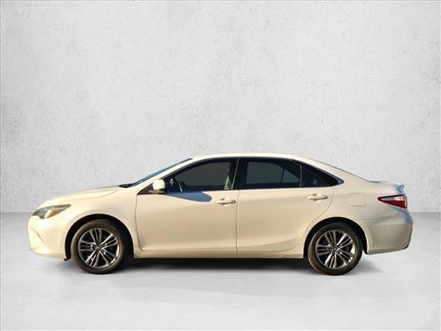 Used 2017 Toyota Camry SE image 8