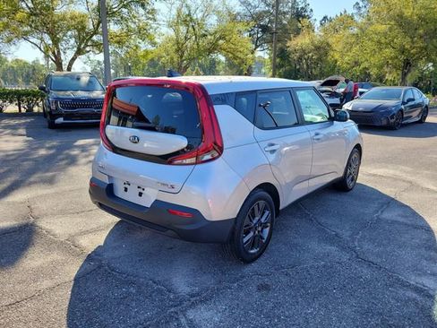 Used 2021 Kia Soul S image 2