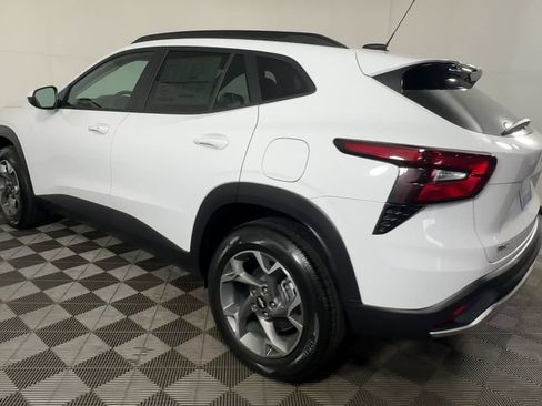 New 2026 Chevrolet Trax LT w/ LT Convenience Package FWD image 8