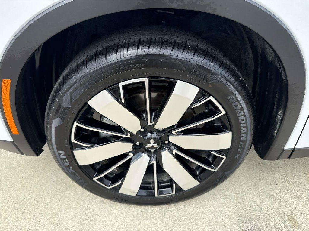 Used 2026 Mitsubishi Outlander SE FWD image 4