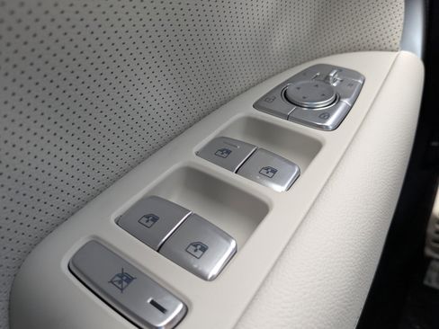 Certified 2025 Genesis G70 2.5T w/ Sport Prestige Package image 18