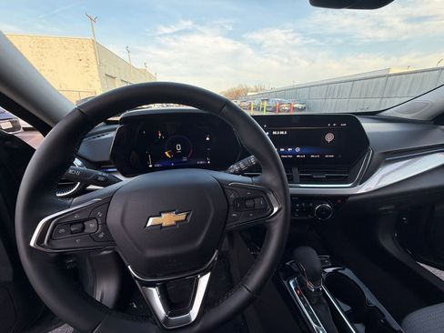 Used 2025 Chevrolet Trax LT w/ LT Convenience Package image 34