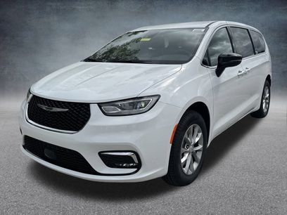 New 2026 Chrysler Pacifica Select
