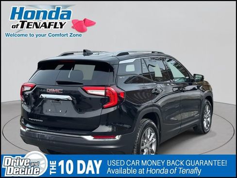 Used 2024 GMC Terrain SLT image 5