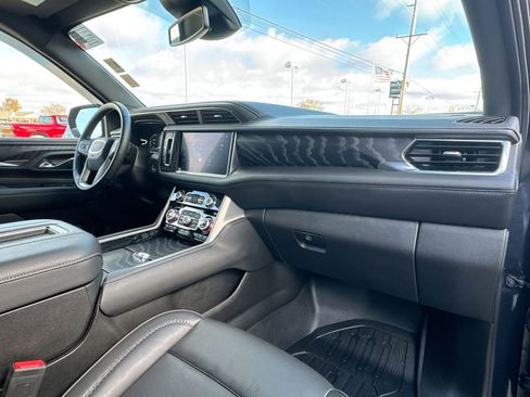 Used 2023 GMC Yukon XL Denali image 30