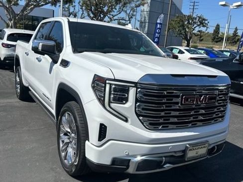 Used 2023 GMC Sierra 1500 Denali w/ Denali Reserve Package AWD/4WD image 3