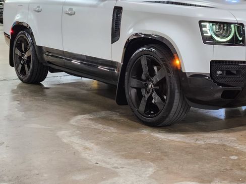 Used 2024 Land Rover Defender 130 X-Dynamic SE AWD/4WD image 16