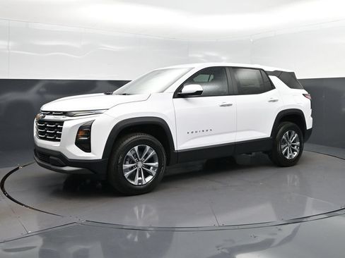 New 2026 Chevrolet Equinox LT w/ Convenience Package II FWD image 3
