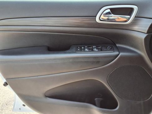 Used 2021 Jeep Grand Cherokee Laredo image 23