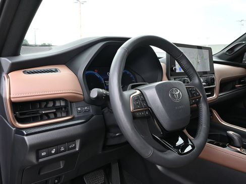 Used 2025 Toyota Grand Highlander AWD Hybrid image 15