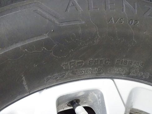 Used 2023 Chevrolet Traverse LS image 44