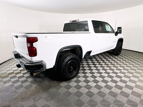 Used 2024 Chevrolet Silverado 2500 LT image 7