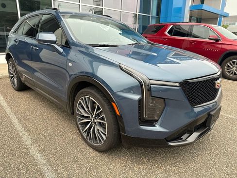 Used 2024 Cadillac XT4 Sport w/ Cold Weather Package AWD/4WD image 7