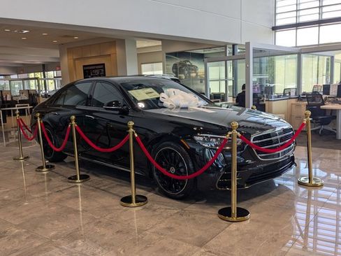 Certified 2025 Mercedes-Benz S 580 4MATIC Sedan image 6