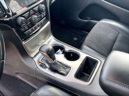 Used 2021 Jeep Grand Cherokee Laredo X image 15