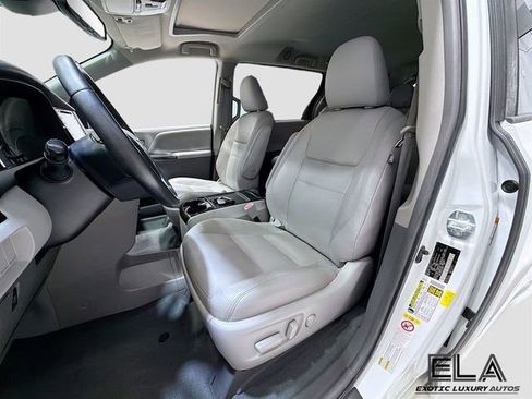 Used 2019 Toyota Sienna XLE w/ XLE Navigation Package AWD/4WD image 21