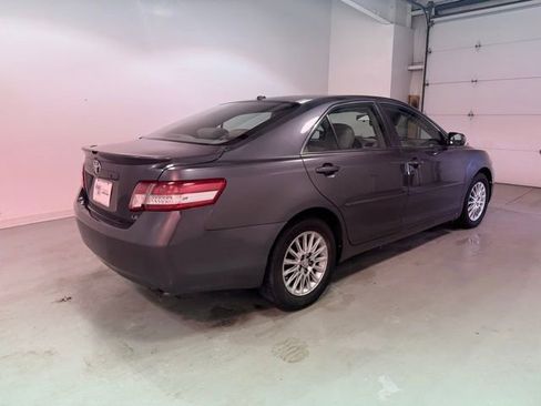 Used 2010 Toyota Camry LE image 6