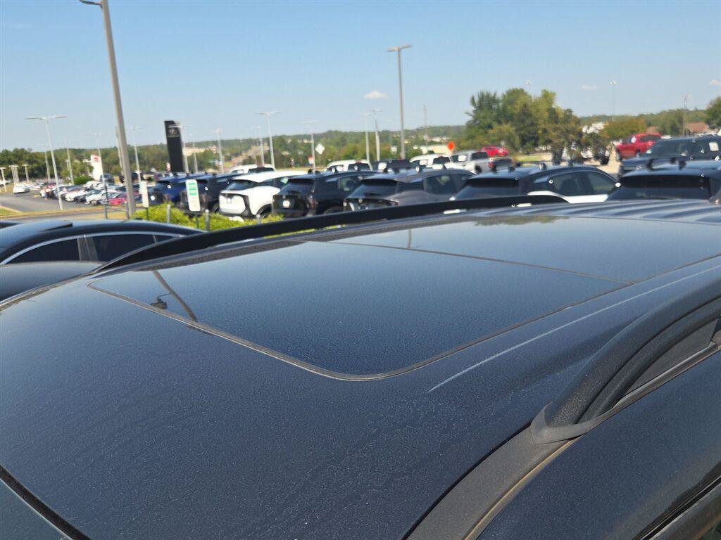 Used 2023 Ford Explorer XLT w/ Equipment Group 202A RWD image 5
