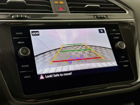 Certified 2024 Volkswagen Tiguan SE w/ Panoramic Sunroof Package AWD/4WD image 17