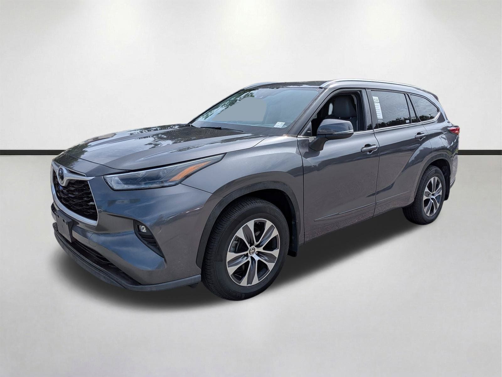 Used 2021 Toyota Highlander XLE AWD/4WD image 8