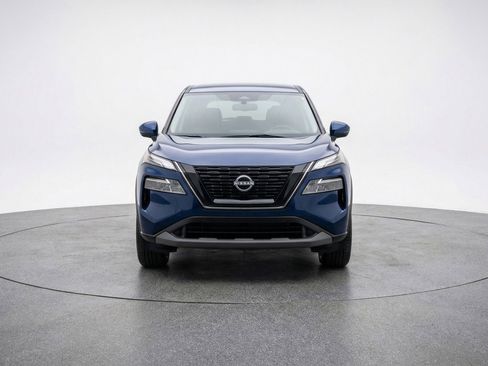 Used 2025 Nissan Rogue SV AWD/4WD image 2