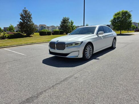 Used 2020 BMW 740i w/ Premium Package RWD image 2