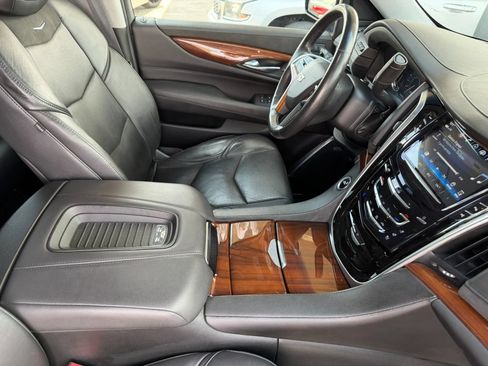 Used 2018 Cadillac Escalade Luxury w/ LPO, Radiant Package AWD/4WD image 40