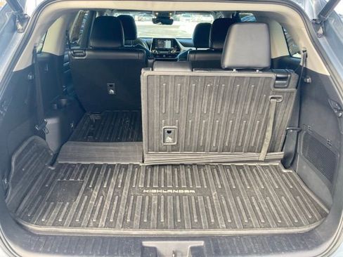 Used 2022 Toyota Highlander Limited image 8