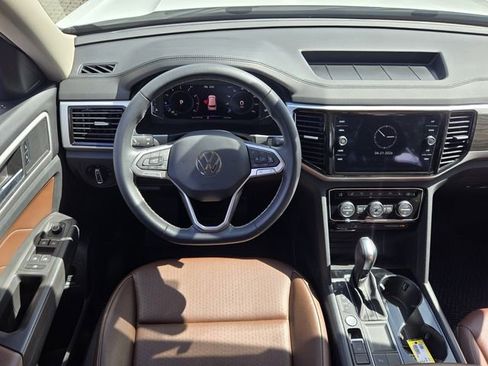 Certified 2023 Volkswagen Atlas SE w/ Panoramic Sunroof Package FWD image 16