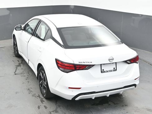 Used 2025 Nissan Sentra SV FWD image 34