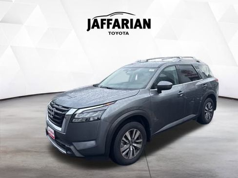 Used 2025 Nissan Pathfinder SL image 6