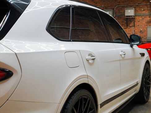 Used 2022 Bentley Bentayga AWD/4WD image 19