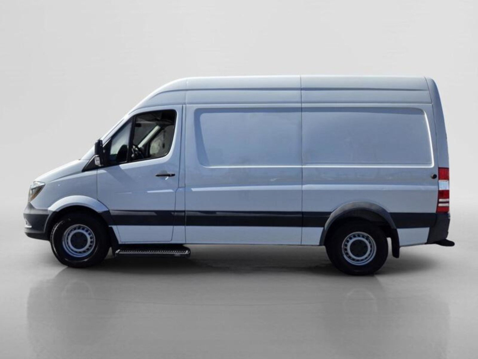 Used 2017 Mercedes-Benz Sprinter 2500 image 2