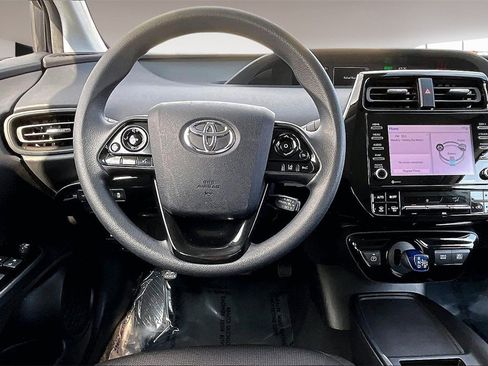 Used 2022 Toyota Prius L Eco image 8