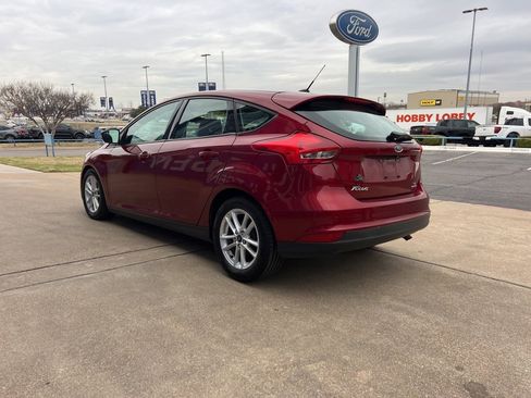 Used 2016 Ford Focus SE w/ SE Power Seat Package image 4