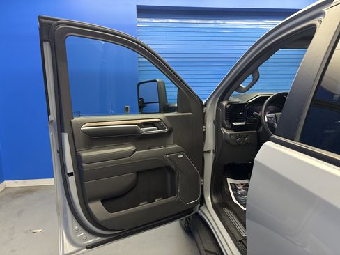Used 2024 Chevrolet Silverado 1500 LT Trail Boss w/ Convenience Package II AWD/4WD image 9