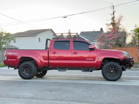 Used 2015 Toyota Tacoma 4x4 Double Cab w/ TRD Sport Package image 3