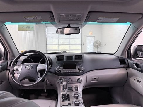 Used 2012 Toyota Highlander SE w/ Tow Pkg AWD/4WD image 26