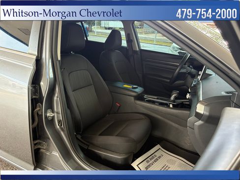 Used 2024 Nissan Altima 2.5 SV FWD image 14