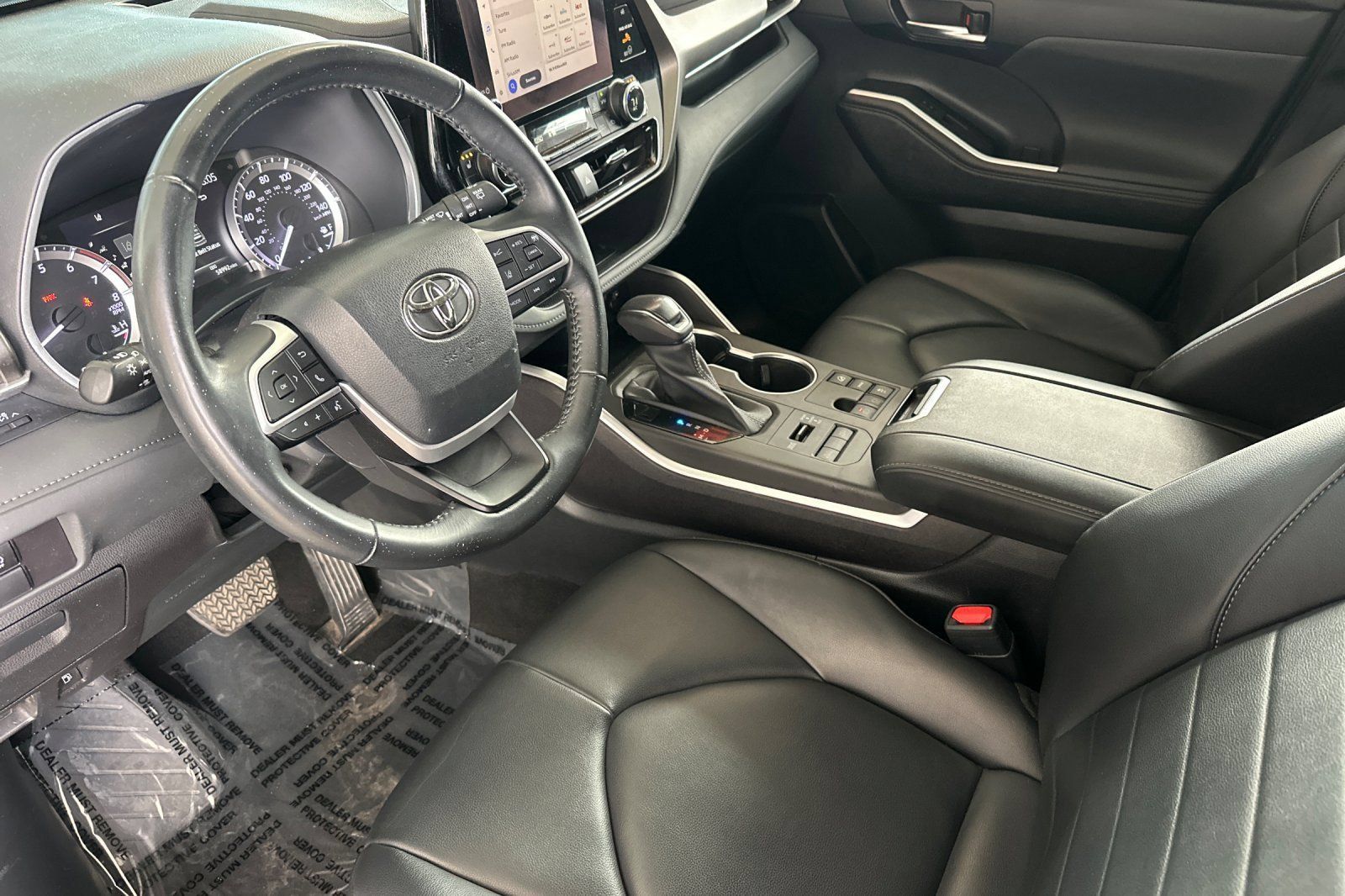 Used 2023 Toyota Highlander XLE AWD/4WD image 10