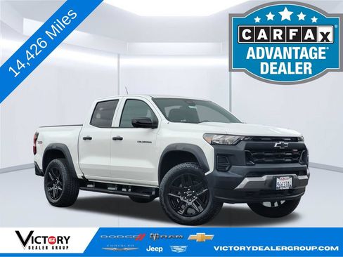 Used 2024 Chevrolet Colorado Trail Boss w/ Technology Package AWD/4WD image 1