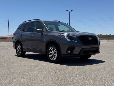 Used 2024 Subaru Forester Premium image 2