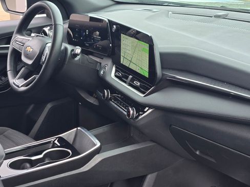 Used 2025 Chevrolet Equinox LT image 9